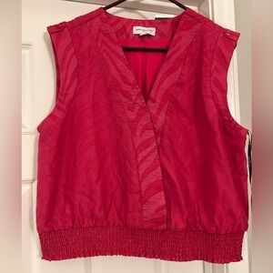 Mark New York Large dark pink blouse short sleeves v neck